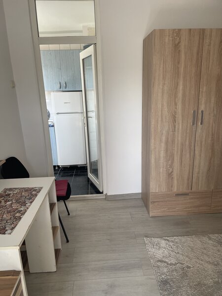 Mihai Bravu, Restaurant Macedonia,