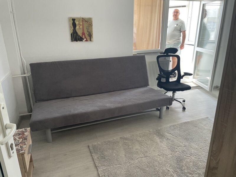 Mihai Bravu, Restaurant Macedonia,