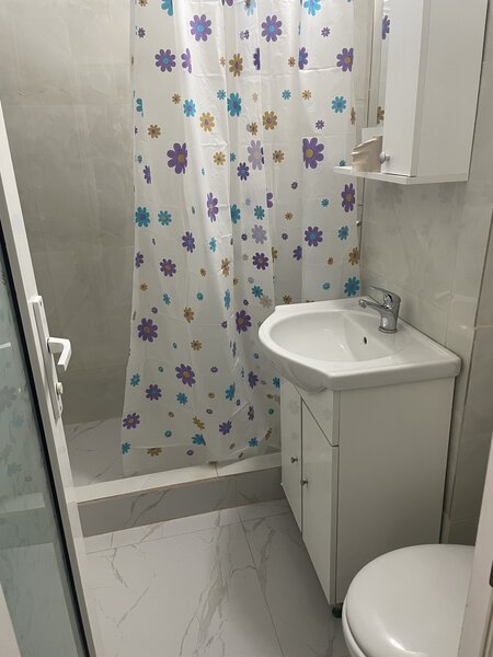 Mihai Bravu, Restaurant Macedonia,