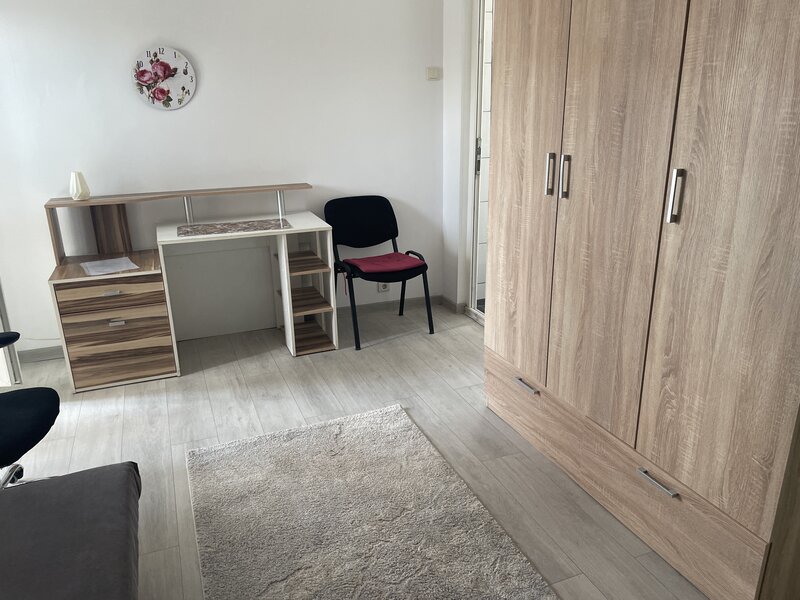 Mihai Bravu, Restaurant Macedonia,